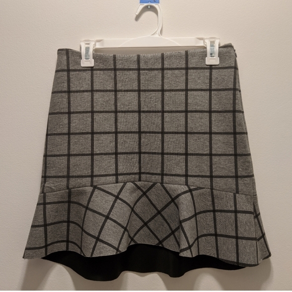 LOFT Dresses & Skirts - Ruffly LOFT skirt
